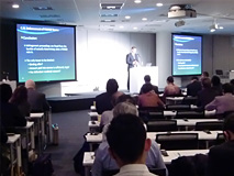 講演中の会場の様子